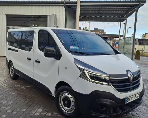 Білий Рено Трафік, об'ємом двигуна 2 л та пробігом 124 тис. км за 19500 $, фото 1 на Automoto.ua