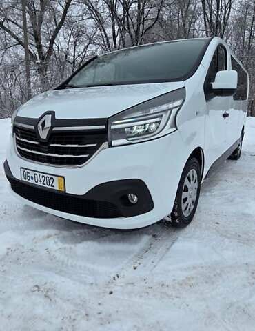 Белый Рено Трафик, объемом двигателя 2 л и пробегом 281 тыс. км за 25950 $, фото 1 на Automoto.ua