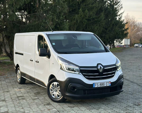 Белый Рено Трафик, объемом двигателя 2 л и пробегом 140 тыс. км за 18700 $, фото 1 на Automoto.ua