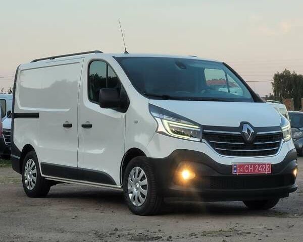 Белый Рено Трафик, объемом двигателя 2 л и пробегом 147 тыс. км за 17999 $, фото 1 на Automoto.ua