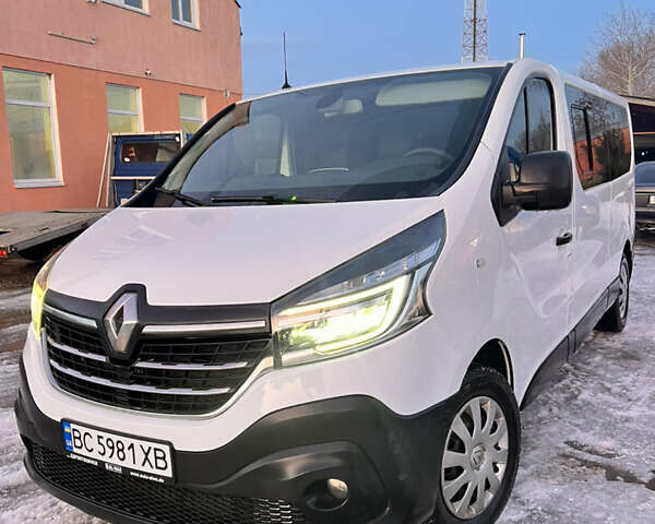 Белый Рено Трафик, объемом двигателя 2 л и пробегом 177 тыс. км за 22800 $, фото 1 на Automoto.ua