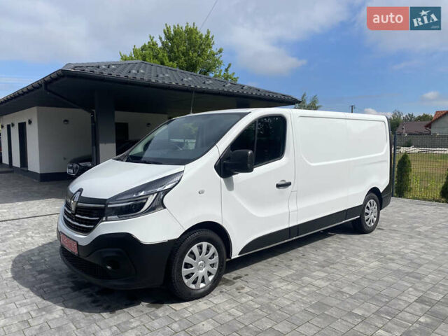 Белый Рено Трафик, объемом двигателя 2 л и пробегом 240 тыс. км за 17300 $, фото 1 на Automoto.ua