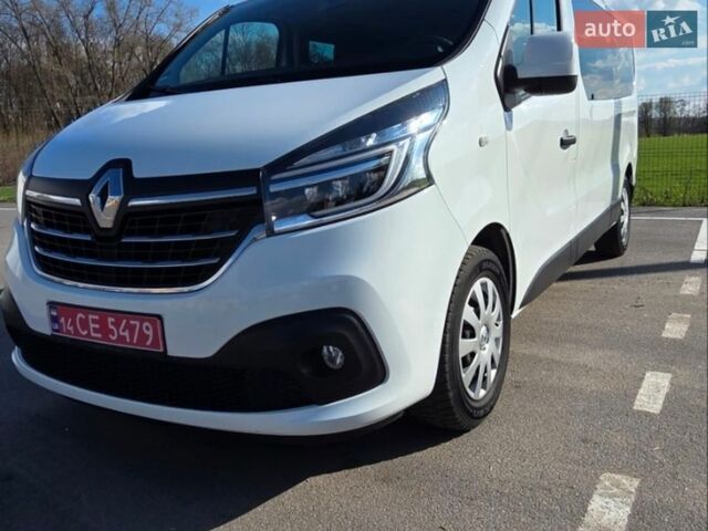 Белый Рено Трафик, объемом двигателя 2 л и пробегом 281 тыс. км за 25000 $, фото 1 на Automoto.ua