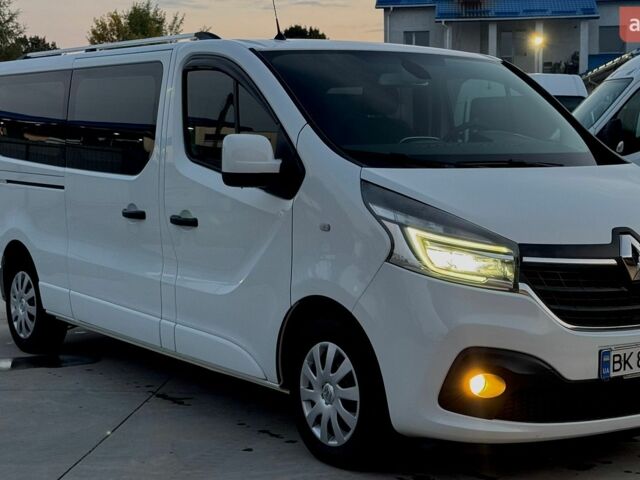 Белый Рено Трафик, объемом двигателя 2 л и пробегом 179 тыс. км за 21500 $, фото 1 на Automoto.ua