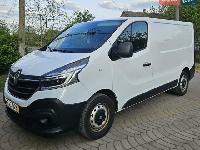 Белый Рено Трафик, объемом двигателя 2 л и пробегом 260 тыс. км за 16760 $, фото 1 на Automoto.ua