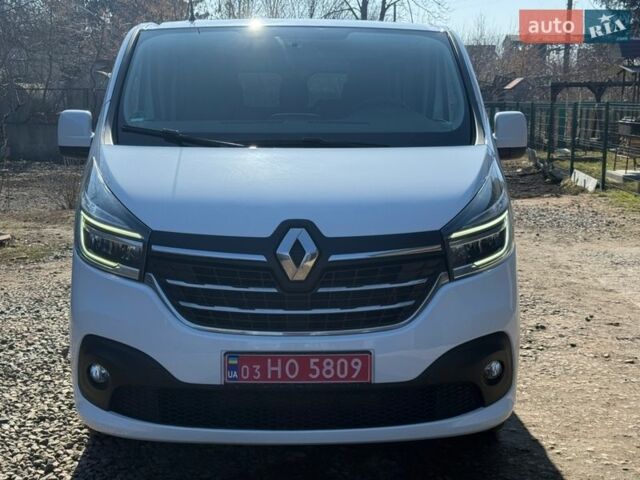 Белый Рено Трафик, объемом двигателя 2 л и пробегом 257 тыс. км за 23300 $, фото 1 на Automoto.ua