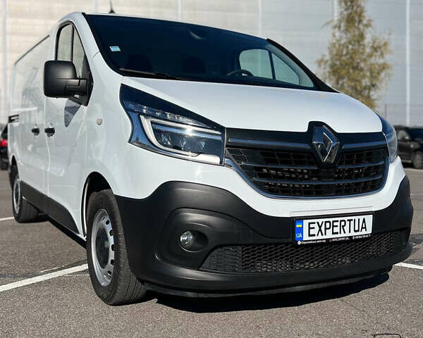 Белый Рено Трафик, объемом двигателя 2 л и пробегом 186 тыс. км за 17750 $, фото 1 на Automoto.ua