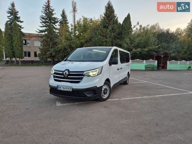 Белый Рено Трафик, объемом двигателя 2 л и пробегом 208 тыс. км за 24999 $, фото 1 на Automoto.ua