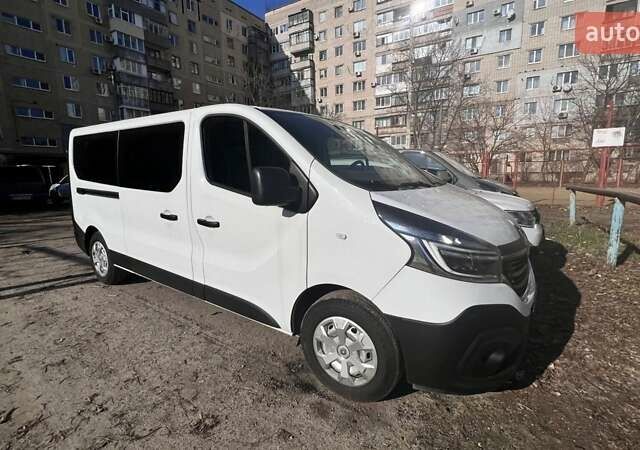Белый Рено Трафик, объемом двигателя 1.6 л и пробегом 70 тыс. км за 29000 $, фото 1 на Automoto.ua