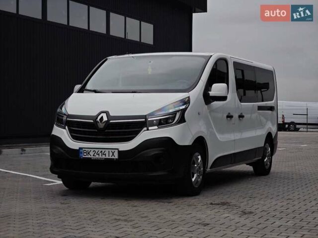Белый Рено Трафик, объемом двигателя 2 л и пробегом 258 тыс. км за 21700 $, фото 1 на Automoto.ua