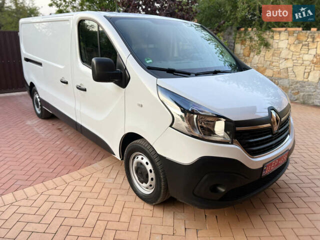 Белый Рено Трафик, объемом двигателя 2 л и пробегом 127 тыс. км за 17900 $, фото 1 на Automoto.ua