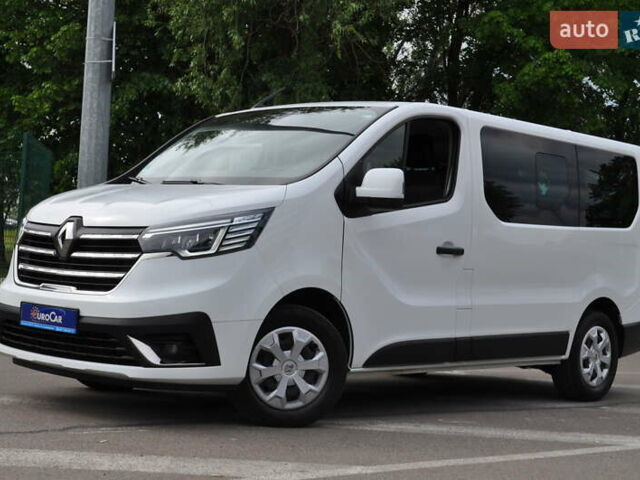 Белый Рено Трафик, объемом двигателя 2 л и пробегом 160 тыс. км за 32500 $, фото 1 на Automoto.ua