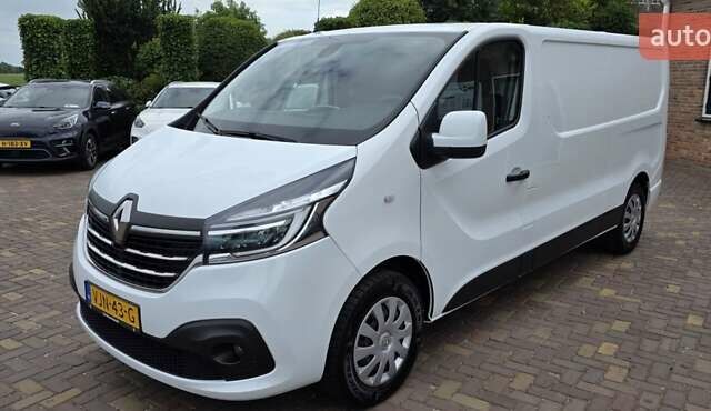 Белый Рено Трафик, объемом двигателя 2 л и пробегом 94 тыс. км за 23200 $, фото 1 на Automoto.ua