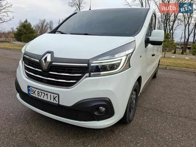 Белый Рено Трафик, объемом двигателя 2 л и пробегом 116 тыс. км за 25500 $, фото 1 на Automoto.ua
