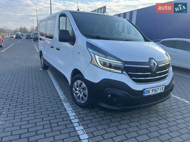 Белый Рено Трафик, объемом двигателя 2 л и пробегом 127 тыс. км за 22000 $, фото 1 на Automoto.ua