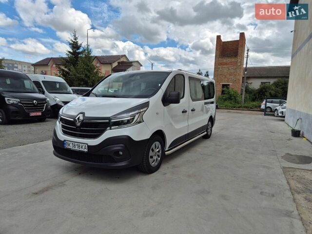Белый Рено Трафик, объемом двигателя 2 л и пробегом 62 тыс. км за 26500 $, фото 1 на Automoto.ua