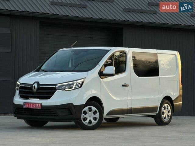 Белый Рено Трафик, объемом двигателя 2 л и пробегом 239 тыс. км за 24900 $, фото 1 на Automoto.ua
