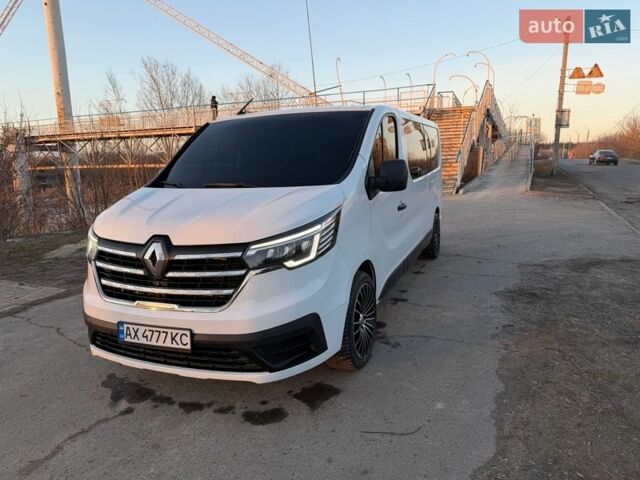 Белый Рено Трафик, объемом двигателя 2 л и пробегом 280 тыс. км за 24500 $, фото 1 на Automoto.ua