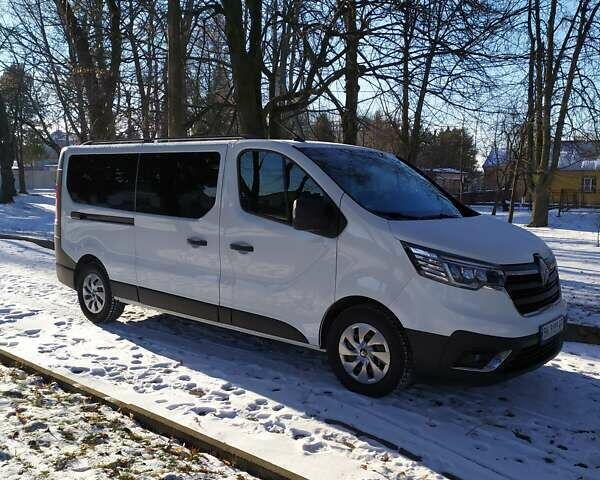 Белый Рено Трафик, объемом двигателя 2 л и пробегом 131 тыс. км за 29499 $, фото 1 на Automoto.ua