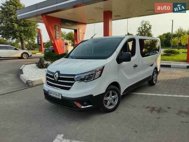 Білий Рено Трафік, об'ємом двигуна 2 л та пробігом 8 тис. км за 36000 $, фото 1 на Automoto.ua