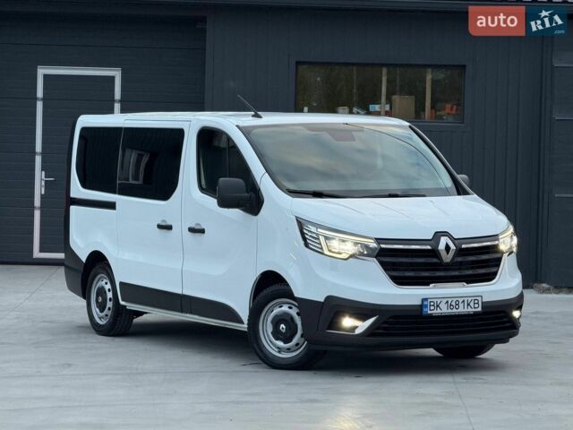 Белый Рено Трафик, объемом двигателя 2 л и пробегом 210 тыс. км за 23900 $, фото 1 на Automoto.ua