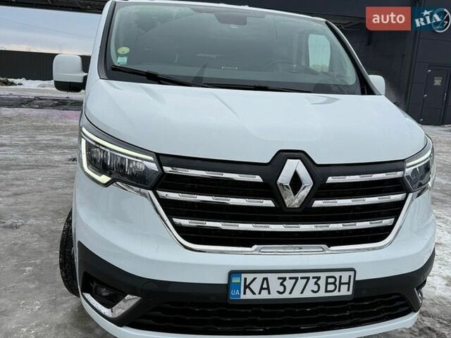 Белый Рено Трафик, объемом двигателя 2 л и пробегом 220 тыс. км за 26800 $, фото 1 на Automoto.ua