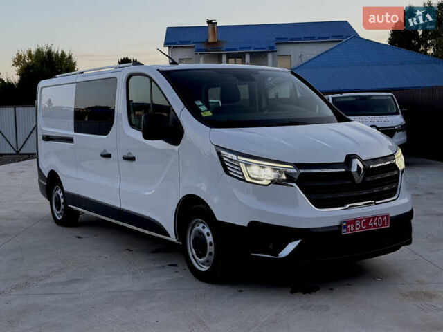 Белый Рено Трафик, объемом двигателя 2 л и пробегом 103 тыс. км за 28999 $, фото 1 на Automoto.ua