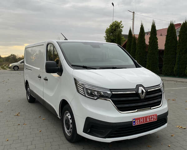 Белый Рено Трафик, объемом двигателя 2 л и пробегом 43 тыс. км за 25400 $, фото 1 на Automoto.ua