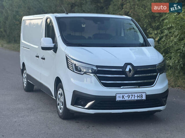 Белый Рено Трафик, объемом двигателя 2 л и пробегом 201 тыс. км за 22700 $, фото 1 на Automoto.ua