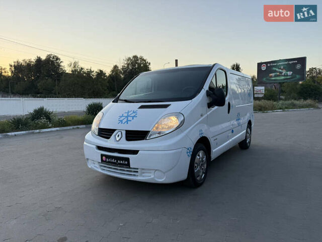 Белый Рено Трафик, объемом двигателя 2 л и пробегом 232 тыс. км за 15900 $, фото 1 на Automoto.ua