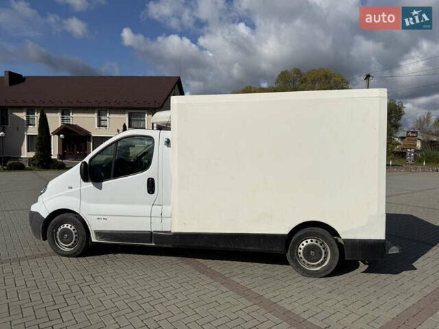 Белый Рено Трафик, объемом двигателя 2 л и пробегом 332 тыс. км за 13500 $, фото 1 на Automoto.ua