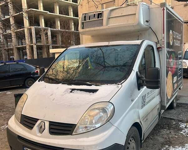Белый Рено Трафик, объемом двигателя 2 л и пробегом 210 тыс. км за 8500 $, фото 1 на Automoto.ua