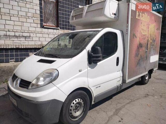 Белый Рено Трафик, объемом двигателя 2 л и пробегом 300 тыс. км за 10800 $, фото 1 на Automoto.ua