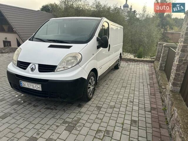 Белый Рено Трафик, объемом двигателя 2 л и пробегом 212 тыс. км за 8600 $, фото 1 на Automoto.ua