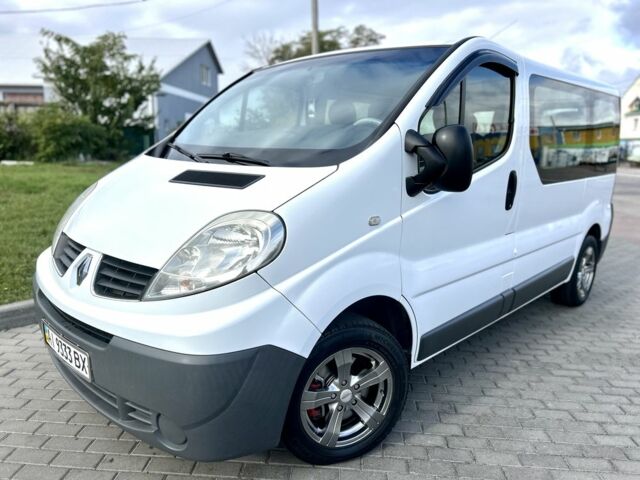 Білий Рено Трафік, об'ємом двигуна 2 л та пробігом 243 тис. км за 9800 $, фото 1 на Automoto.ua