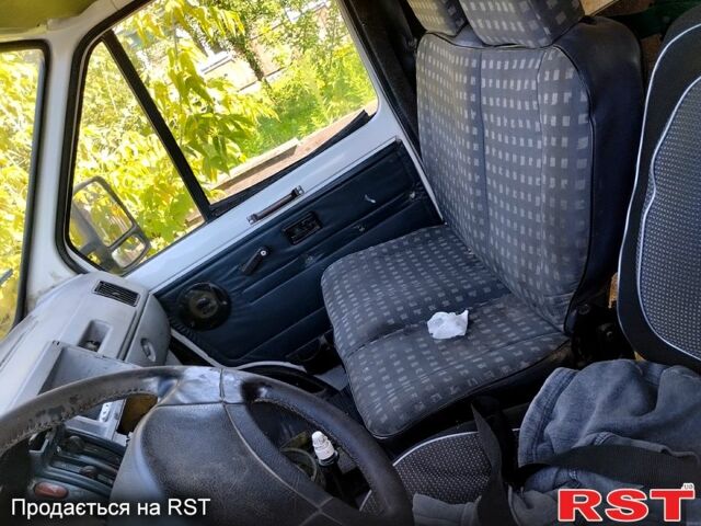 Білий Рено Трафік, об'ємом двигуна 2.5 л та пробігом 350 тис. км за 1900 $, фото 1 на Automoto.ua