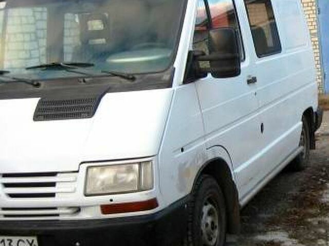 Білий Рено Трафік, об'ємом двигуна 1.9 л та пробігом 250 тис. км за 3200 $, фото 1 на Automoto.ua