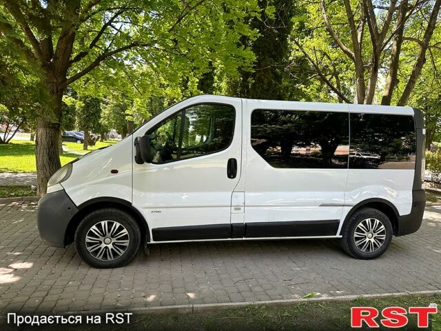 Белый Рено Трафик, объемом двигателя 1.9 л и пробегом 250 тыс. км за 6500 $, фото 1 на Automoto.ua