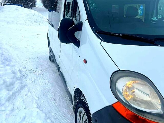 Білий Рено Трафік, об'ємом двигуна 1.9 л та пробігом 382 тис. км за 8200 $, фото 1 на Automoto.ua