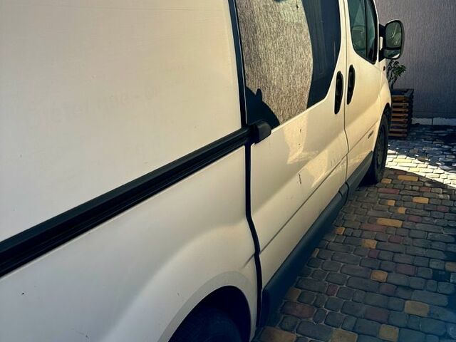 Белый Рено Трафик, объемом двигателя 1.9 л и пробегом 329 тыс. км за 7400 $, фото 1 на Automoto.ua