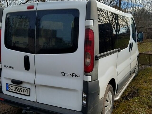 Белый Рено Трафик, объемом двигателя 1.9 л и пробегом 355 тыс. км за 7000 $, фото 1 на Automoto.ua