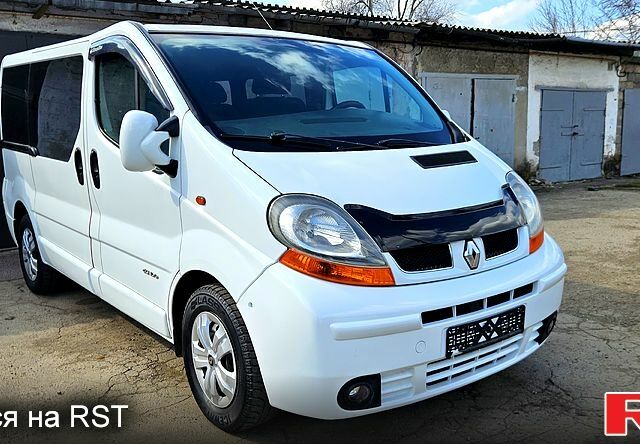 Белый Рено Трафик, объемом двигателя 1.9 л и пробегом 230 тыс. км за 7800 $, фото 1 на Automoto.ua