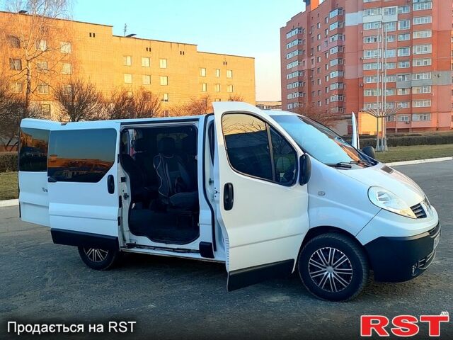 Белый Рено Трафик, объемом двигателя 2 л и пробегом 350 тыс. км за 7800 $, фото 1 на Automoto.ua