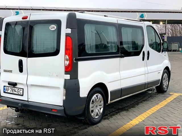 Белый Рено Трафик, объемом двигателя 2 л и пробегом 335 тыс. км за 8200 $, фото 1 на Automoto.ua