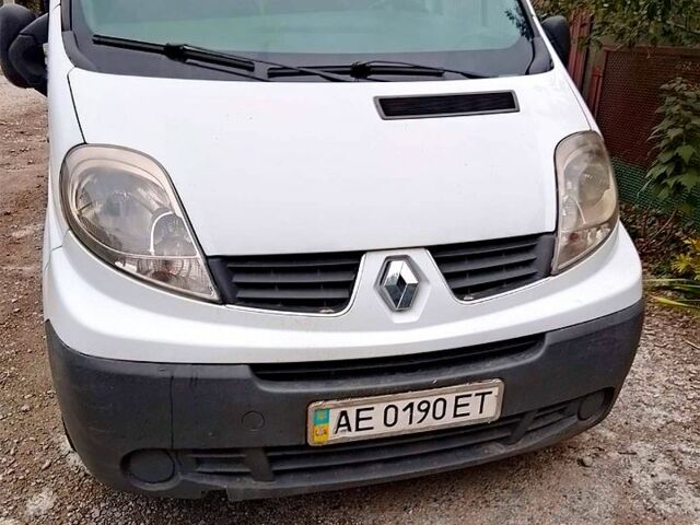 Білий Рено Трафік, об'ємом двигуна 2 л та пробігом 280 тис. км за 10000 $, фото 1 на Automoto.ua