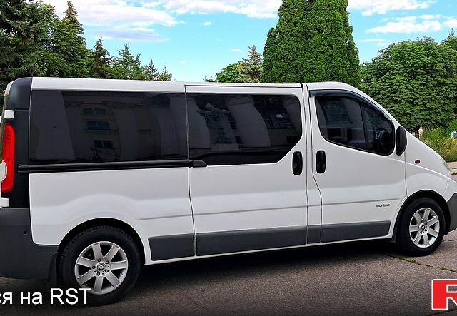 Белый Рено Трафик, объемом двигателя 2 л и пробегом 270 тыс. км за 9300 $, фото 1 на Automoto.ua