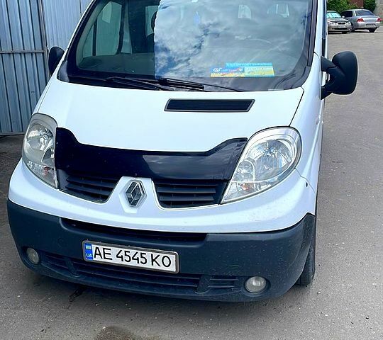 Белый Рено Трафик, объемом двигателя 2 л и пробегом 330 тыс. км за 9500 $, фото 1 на Automoto.ua