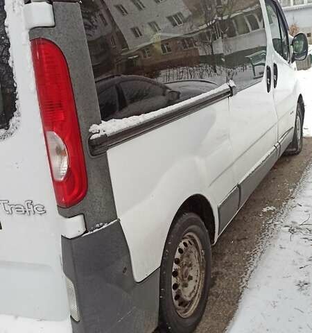 Белый Рено Трафик, объемом двигателя 2 л и пробегом 263 тыс. км за 8200 $, фото 1 на Automoto.ua