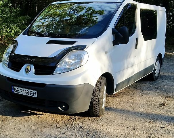 Белый Рено Трафик, объемом двигателя 2 л и пробегом 390 тыс. км за 9900 $, фото 1 на Automoto.ua