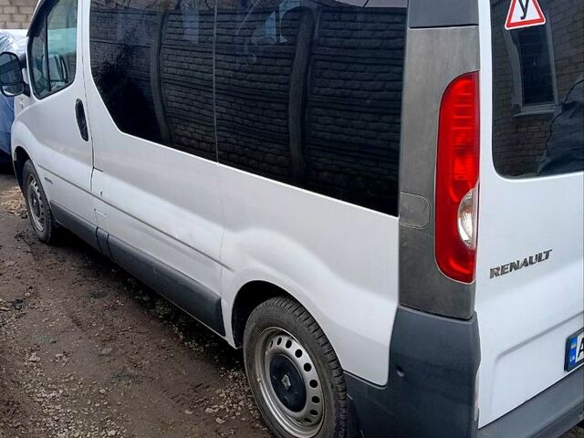 Белый Рено Трафик, объемом двигателя 2 л и пробегом 225 тыс. км за 10500 $, фото 1 на Automoto.ua
